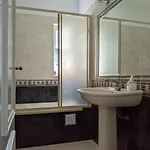 Dolphin House Хостел