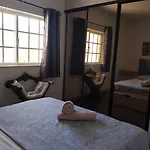 Dolphin House Хостел *