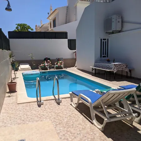 Dolphin House Ostello *