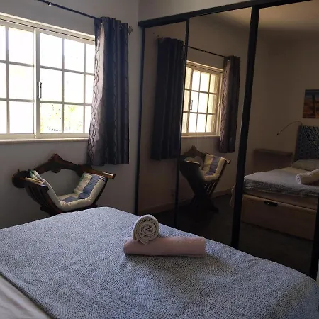 Dolphin House Hostel *