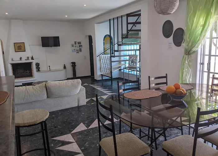 Hostel Dolphin House