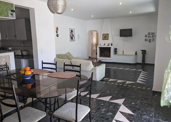 Dolphin House Hostel