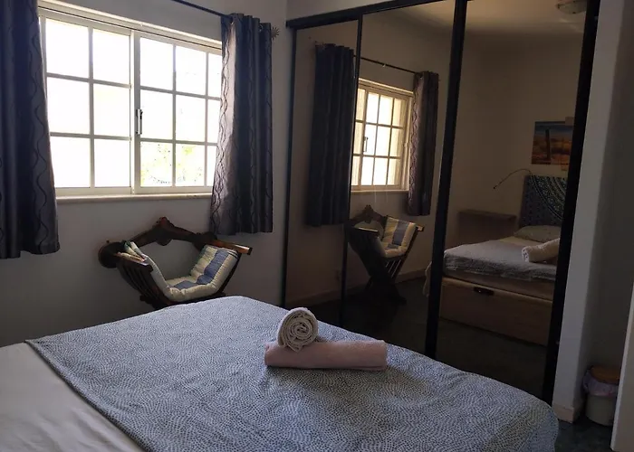 Dolphin House Hostel *