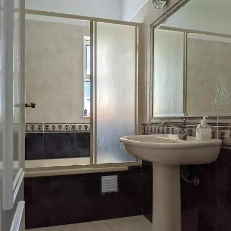 Dolphin House 旅馆