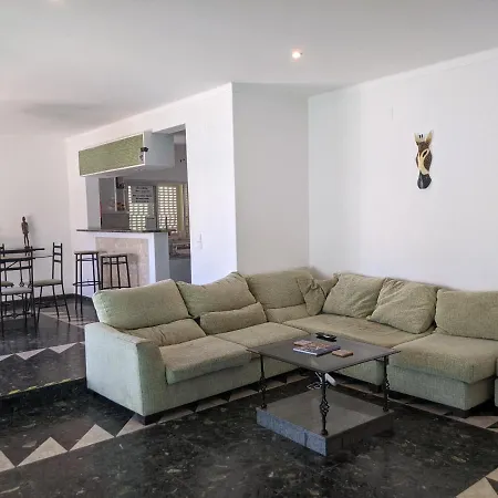 旅馆 Dolphin House 法鲁区